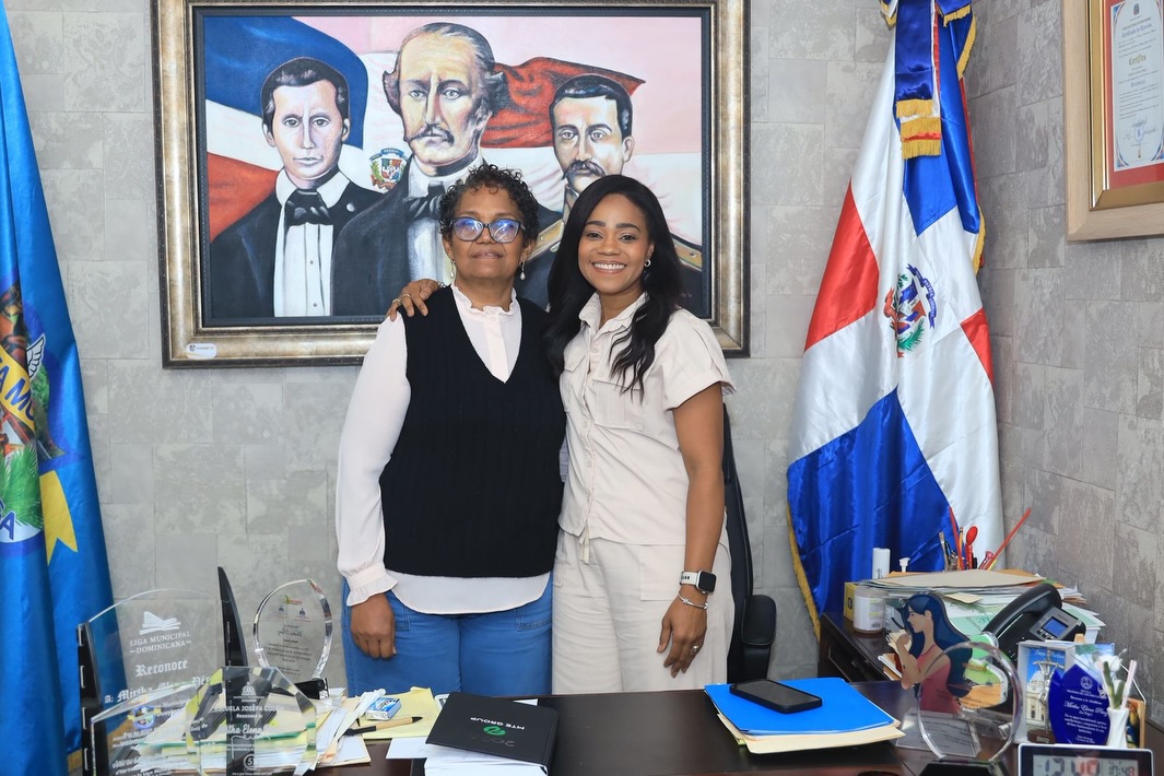 El pasado martes reunimos con la subdirectora de Desarrollo Local de @superaterdo @yasirissanchezrd , para coordinar nuevas acciones que beneficien a los sectores de La Guáyiga.